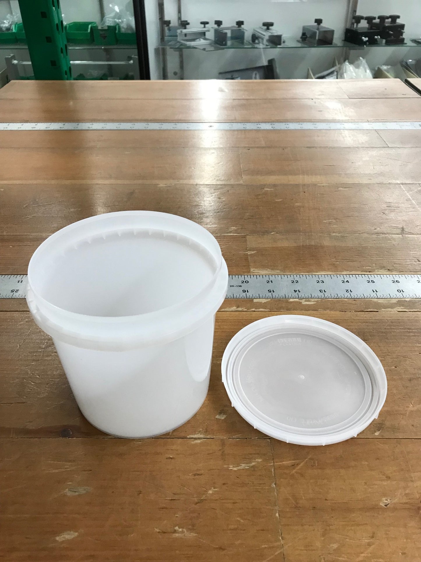 Jar Container Natural with Vapor Lock Quart 32 oz